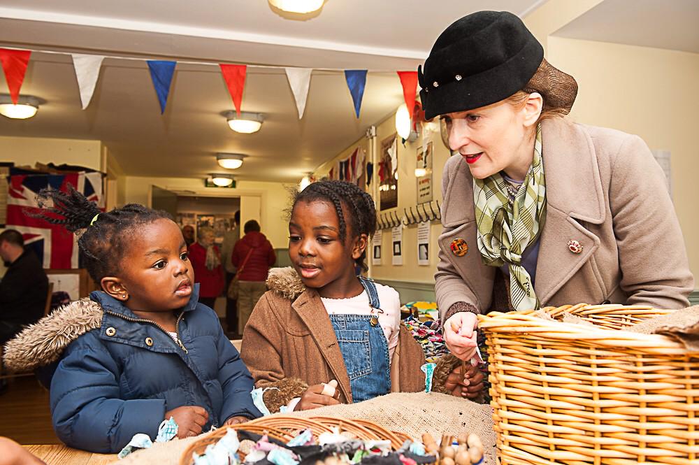 Zebra_carol's tweet photo. Curious children having a fab #vintage time at #Stockport #VEDay70 #NeverForget http://t.co/L3dIqfenNO