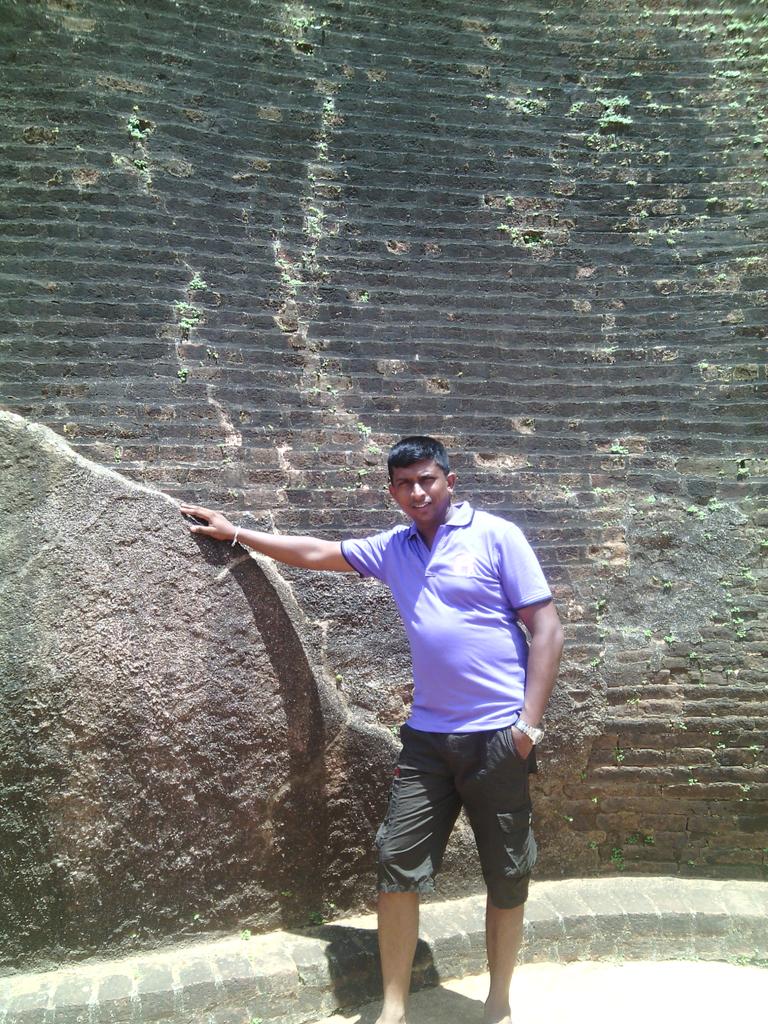 chamara19840214's tweet photo. ME http://t.co/5s1QPfR4Ju