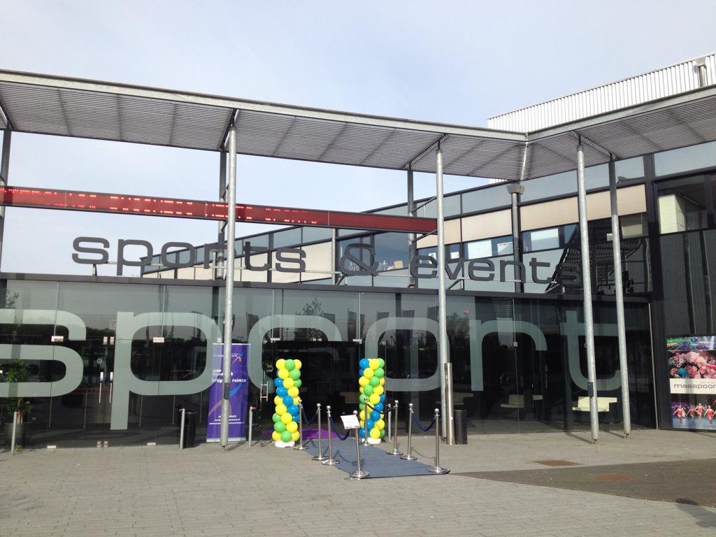 Sander2307's tweet photo. De Maaspoort is klaar voor Shoeby #vdr2020 mooi weer bij de ingang😎 http://t.co/3Zv9P01fzo