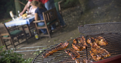 AVEVE's tweet photo. Mooi weer = tijd voor een BBQ! Hoe BBQ'en jullie het liefst?  #houtskool #gas #rookoven #elektriciteit http://t.co/fOZMDmIdn7