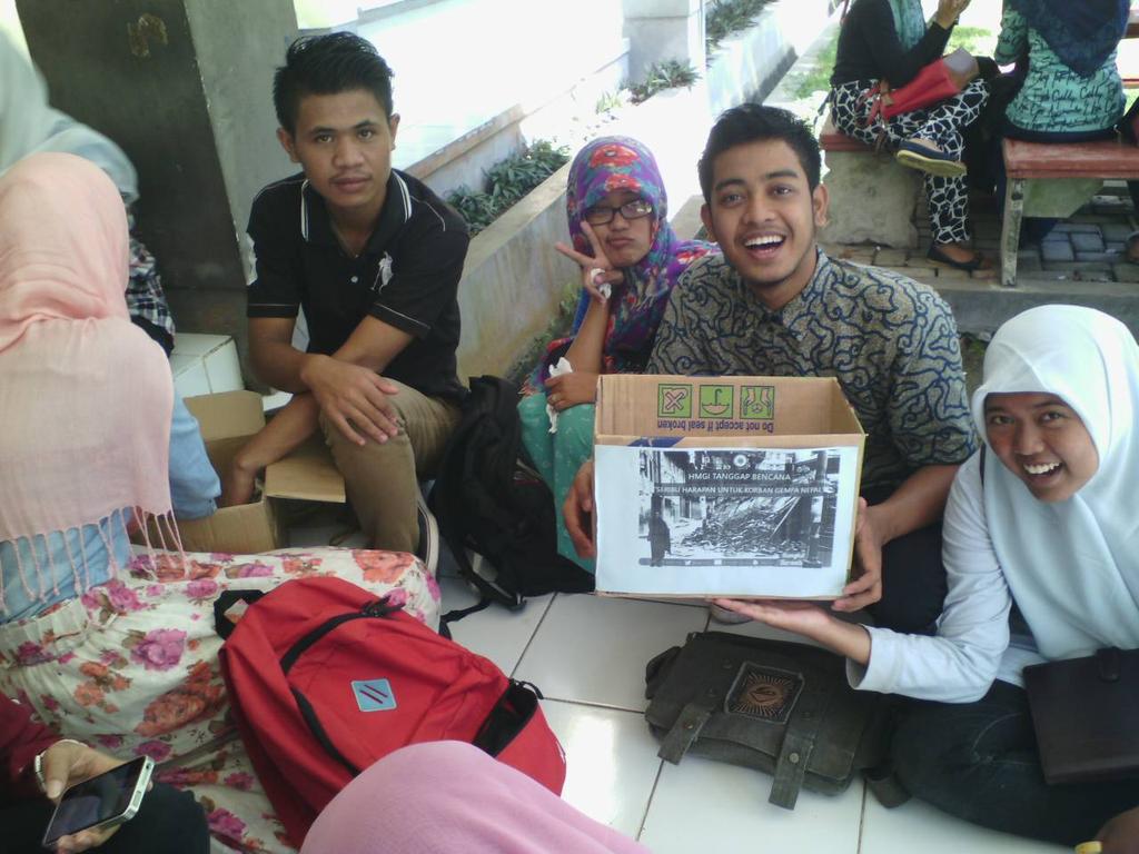 Universitas jember juga ada galang dana untuk korban nepal <a href="/himafiunej/">HIMAFI FMIPA UNEJ</a> <a href="/HMGIndo/">HMGI</a>