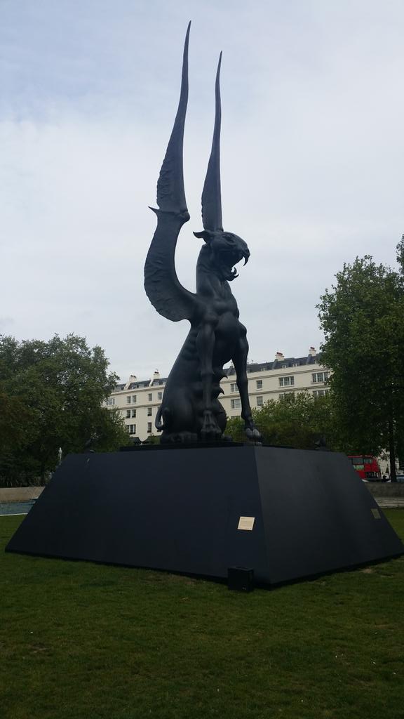 CityWestminster's tweet photo. Thanks to @HalcyonGallery for helping to get this City of Sculpture piece in place #SheGuardian http://t.co/xxDcY7LjhA