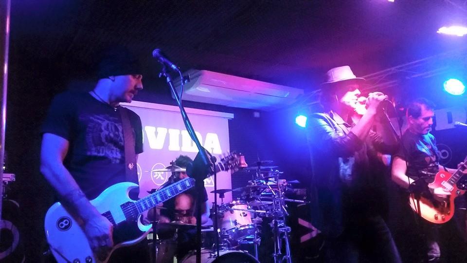 MovidaBand's tweet photo. #Napoli è fantastica!
Grazie a tutti per il vostro calore... 
#stayrock #rock http://t.co/4C45QWJ6mw