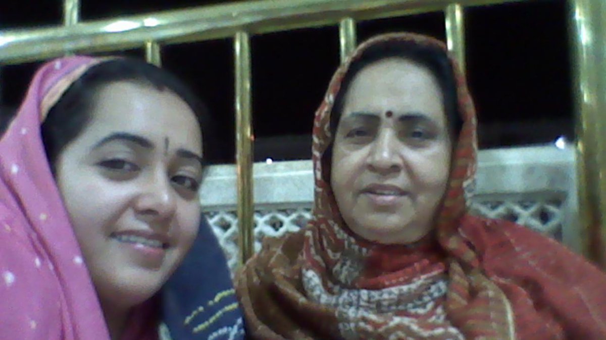 NamrataSadhvani's tweet photo. .@womensweb @Lifestyle_Store #OnlyforMom Me and Mommy at the Golden Temple, Amritsar. Bliss ! http://t.co/4TYsP9geFC
