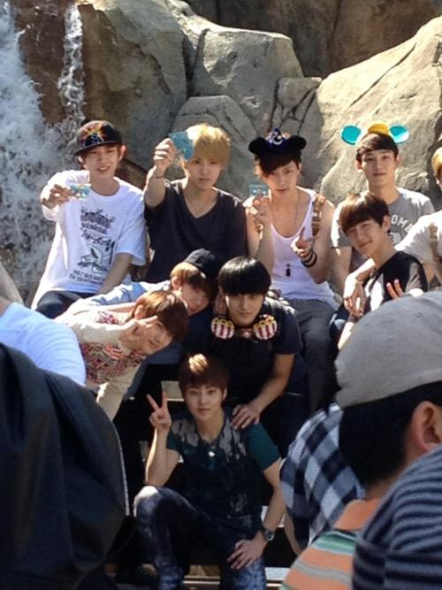 PLANET #EXO on X: "#TB EXO's trip to Disneyland LA 💕 Its a trip filled  with many beautiful memories and happiness haha 😋 Cr: as tagged  http://t.co/5DScfxCCWN" / X