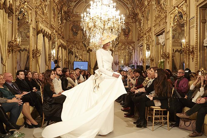 LUCIASECASA's tweet photo. No te pierdas mañana la Pasarela Atelier Couture, ¡pide tu invitación! #ateliercouture  http://t.co/HGHJWrS032 http://t.co/jx6z62w4Q4