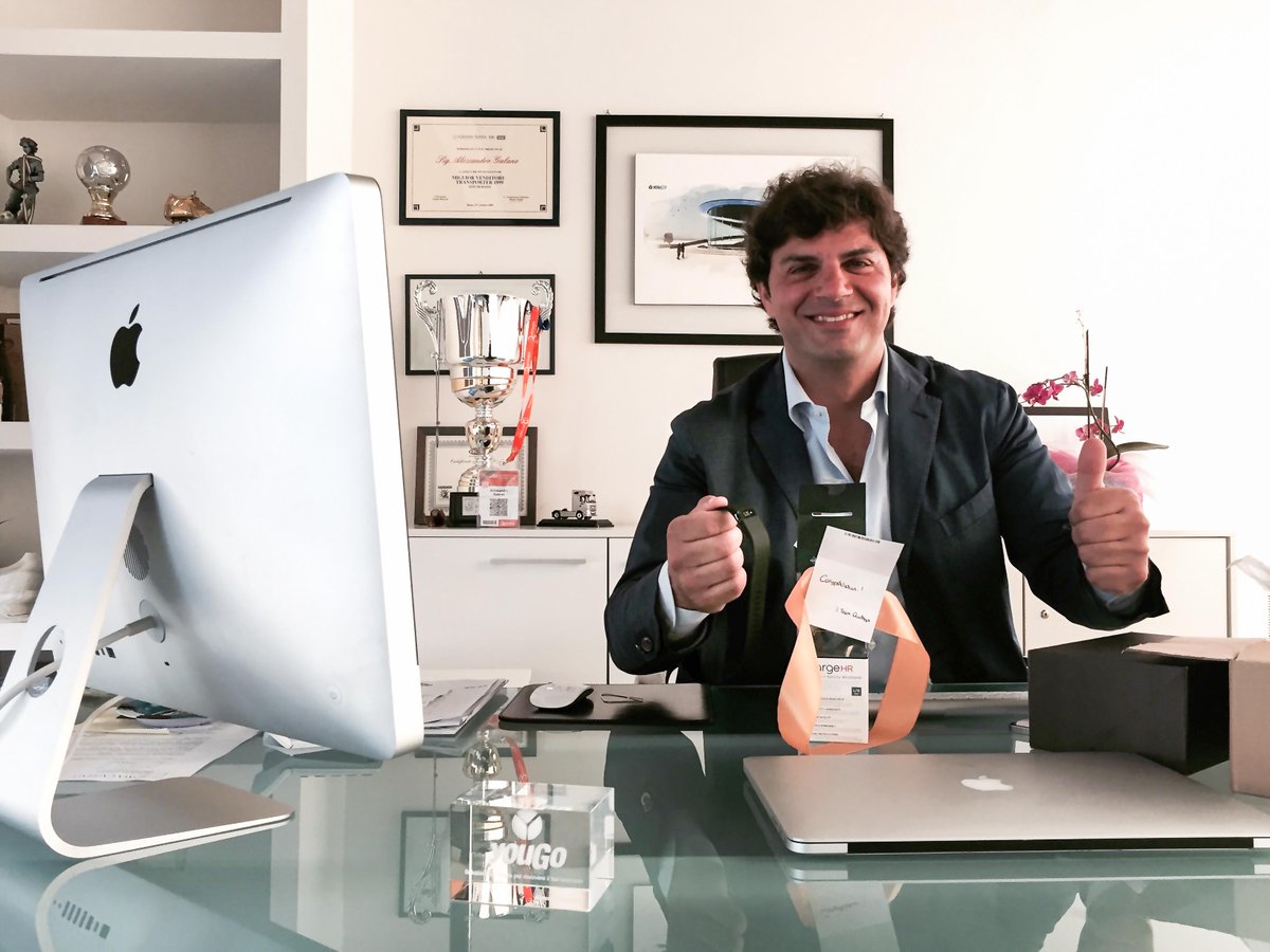 Quintegia's tweet photo. Ed ecco Alessandro Galano, vincitore del contest Instagram #ADD15, che scarta il suo fantastico fitbit charge HR!! http://t.co/Dcu3H663Z9