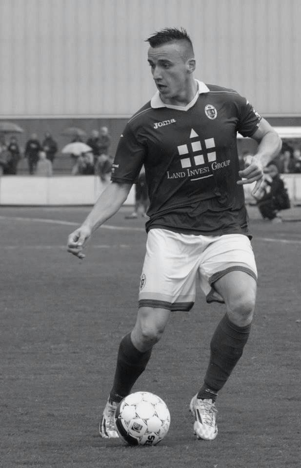 Nog geen 2 weken na het overlijden van Gregory Mertens, is Belgische voetbalwereld weer in diepe rouw!😭 #RIPTimNicot