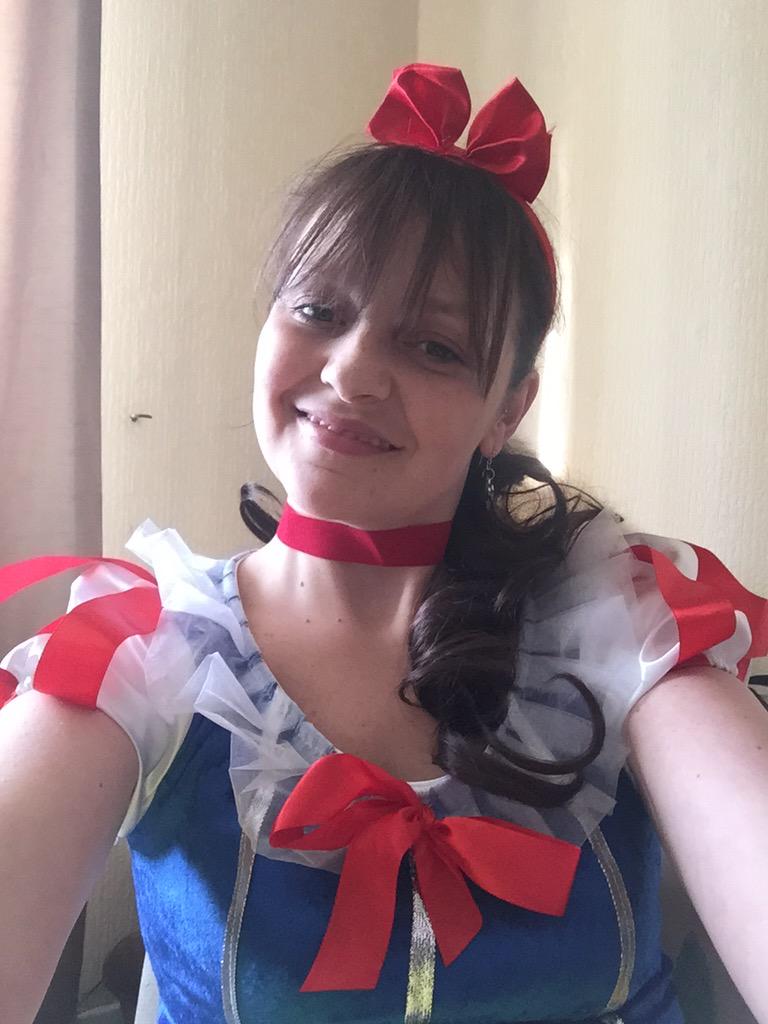 1990_kathryn's tweet photo. Another amazing weekend out for my baby cousins 21st 😜🍸🍷🍹 http://t.co/5HOx9cqnQK