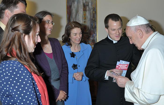 emmanuelcomty's tweet photo. The Rome ESM team meets the Pope > http://t.co/12T9TmkMnA #ESM #Pope #evangelization http://t.co/i8YCrlIjnk