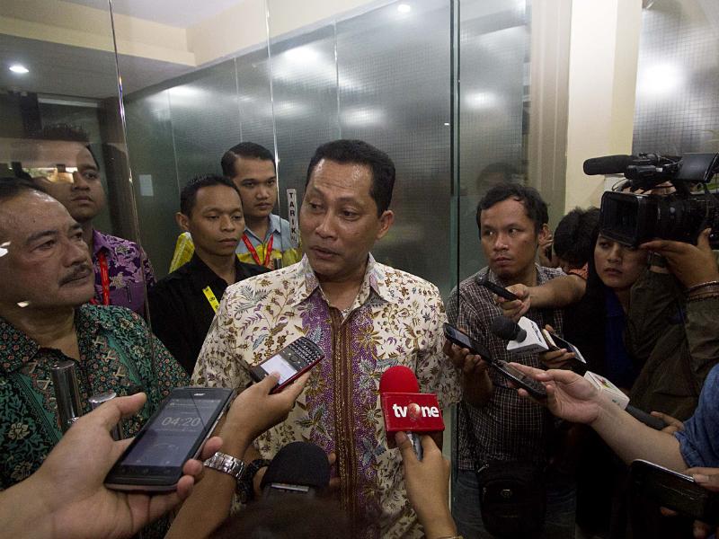VIVAcoid's tweet photo. Kabareskrim: Kasus Petinggi dan Penyidik KPK Kecil http://t.co/Y8rDpummwF http://t.co/6jBTAwyUbE