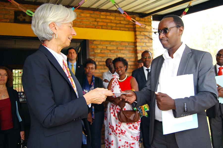 emmanuelcomty's tweet photo. The Head of the IMF visits a Fidesco centre >
http://t.co/4ayU7ep3Nr 
#IMF #Fidesco #NGO http://t.co/CuT6gPvwBA