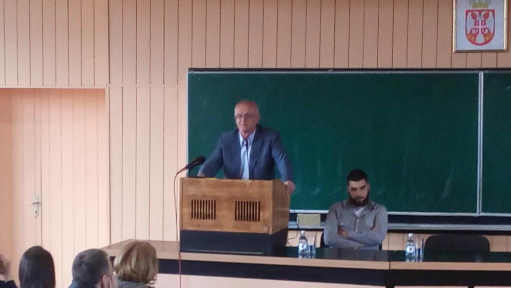 Fillip_J's tweet photo. @RodoljubSabic  na Pravnom fakultetu u Nišu #tribina #poverenik http://t.co/BZlpqWPvXu