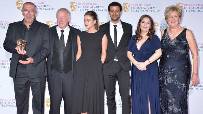 itvcorrie's tweet photo. We only went and won the @BAFTA for Soap and Continuing Drama - thank you! http://t.co/WlfhyLTquV #BAFTATV #Corrie http://t.co/8OvoYThzcM