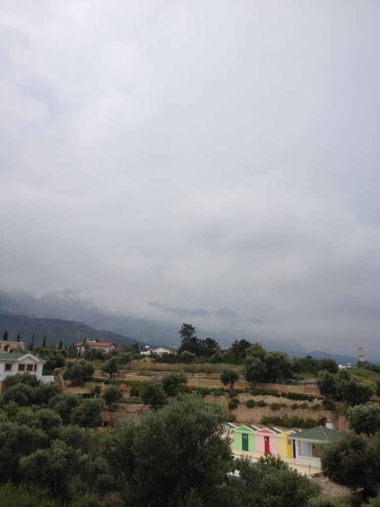 TulinBerova's tweet photo. Yağmur hafiften çiseliyor inşallah yağar bahçeler,ağaçlar sulanır. #Zeytinlik #Templos #Girne http://t.co/WV4a4Jut6i