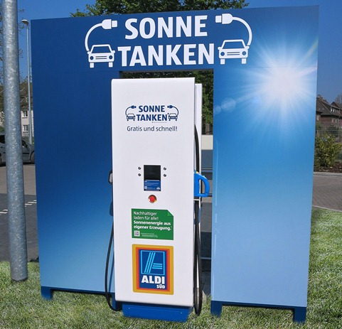 RWE_AG's tweet photo. Aldi steht drauf - RWE steckt drinnen http://t.co/mZ3K0uIKQ8 http://t.co/mq2lluAndS