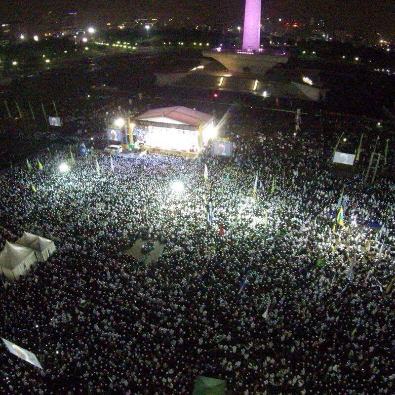21:26 Ada kegiatan Tabligh Akbar di Kawasan Monas Jakpus, sementara Jl. Merdeka Selatan lalin dialihkan. @solowangi