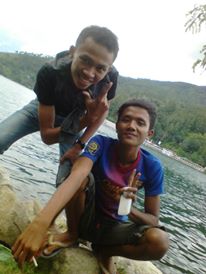 eza_iqbal06's tweet photo. bercanda bersama teman di DANAU TOBA "Sumatra Utara" http://t.co/GHqgVLCvHB