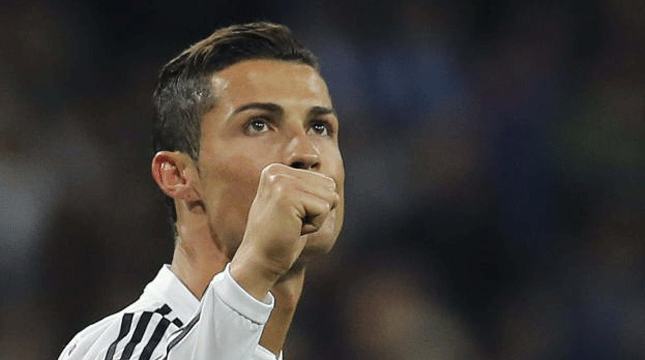 vanitatis's tweet photo. .@Cristiano Ronaldo dona siete millones de euros a las víctimas del terremoto de Nepal http://t.co/8dT85Kpiu3 http://t.co/lIh1j6eIDQ