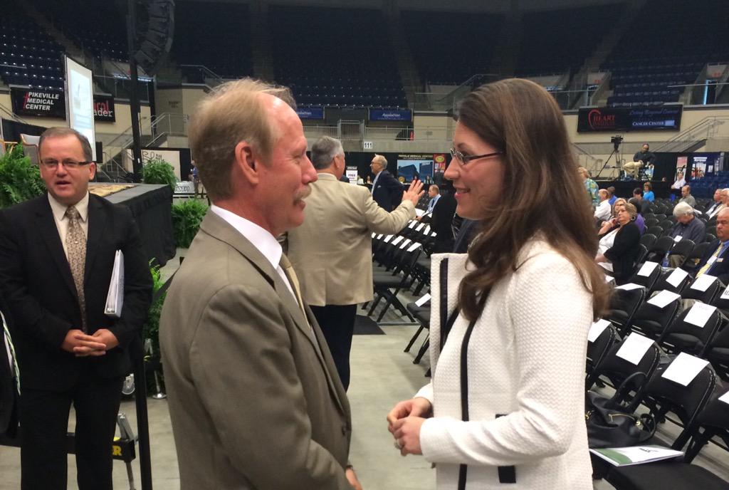 KySecofState's tweet photo. Great morning so far at @SOAR_EKY Summit meeting with folks & talking #SOARSolution for EKY. http://t.co/DAceQnyQmd