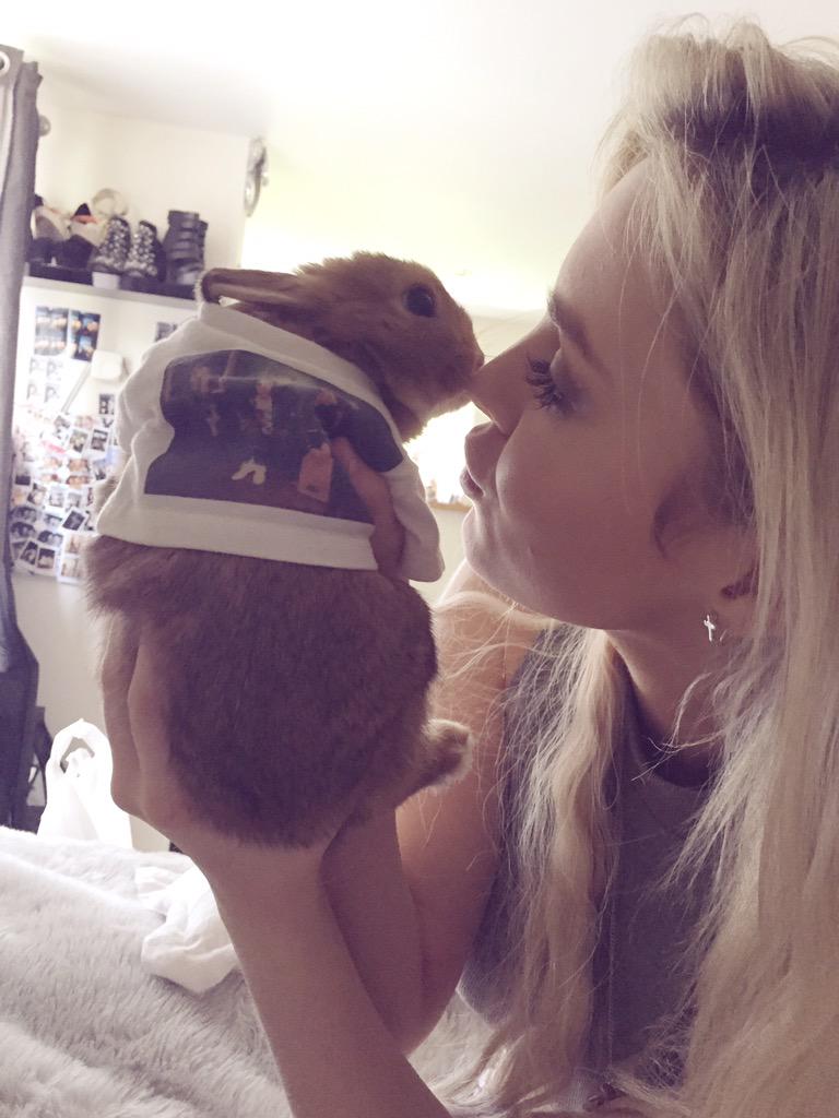 OTYOfficial's tweet photo. The smallest OTY fan - My little baby Arrow in her Only The Young tee 🐰 BB xo http://t.co/kS9f83elVD