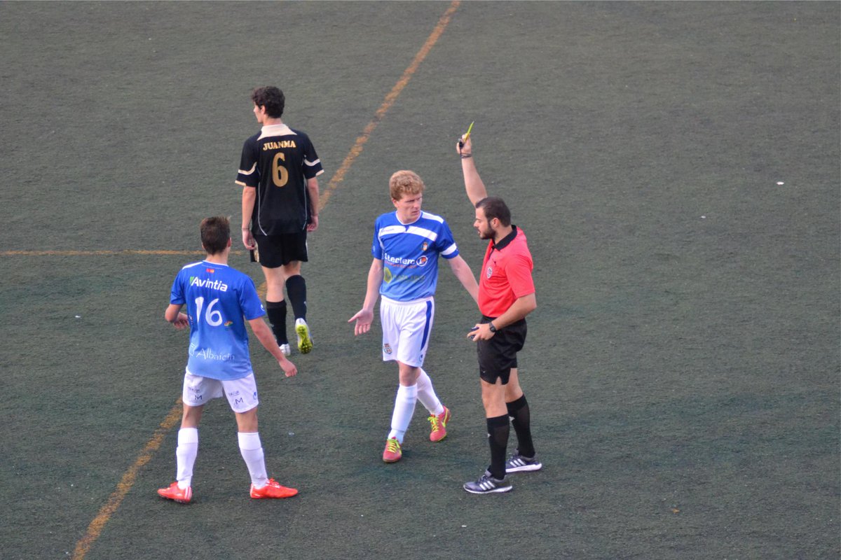PintoJuvenilA's tweet photo. LOS ARBITROS……… http://t.co/0H8gF9peXb