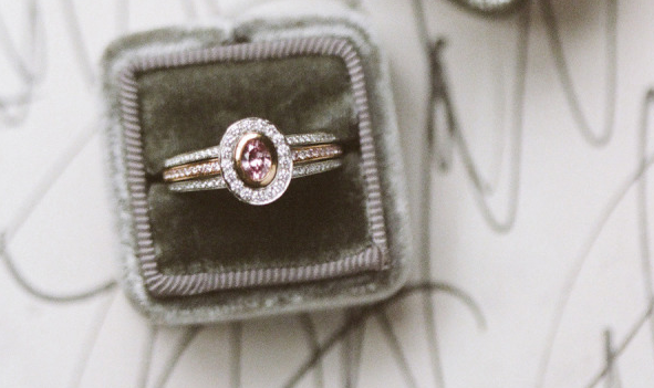 stylemepretty's tweet photo. Vintage goodness in a #MrsBox:
http://t.co/uhDRaDoSsB @almondleaf http://t.co/96uFBYQK9Z