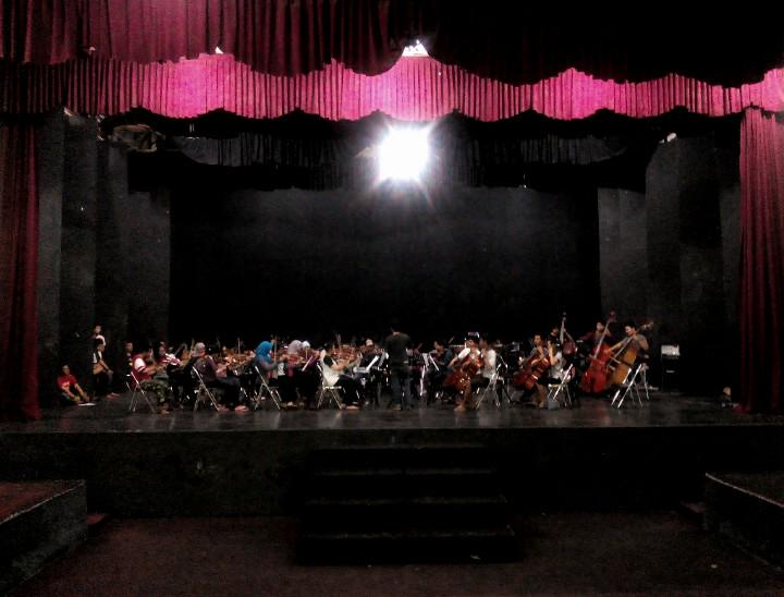 Nah kalo ini <a href="/stringUNY/">HimasikStringUNY</a> gak kalah keren juga. Cc : <a href="/Jogja24Jam/">Jogja24Jam</a> <a href="/infosenijogja/">Akun Terkunci</a> H-2 #OpeningConcert2015 😁