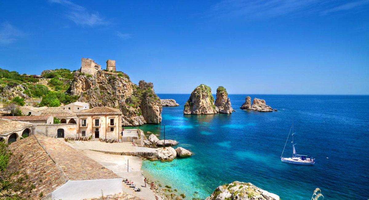 BlogVertigo's tweet photo. Levanzo, Sicilia http://t.co/Dl9mgGHSlN