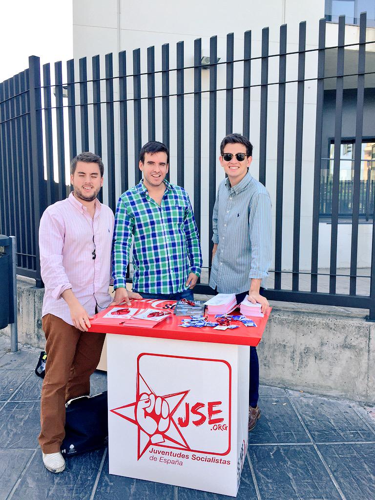 Hoy hemos instalados puntos de información en los Campus Viapol y UPO para llevar nuestras propuestas a la juventud!