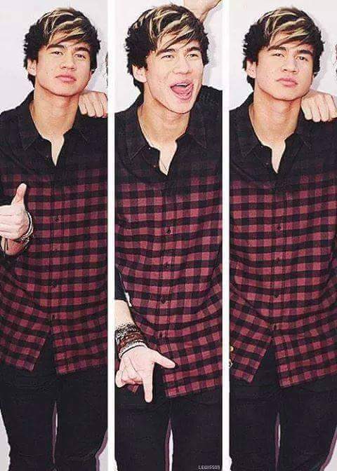 HemmoKatrina's tweet photo. I got a bad boy, I must admit it. He got my heart, dunno how he did it. @Calum5SOS http://t.co/1fLW76csec