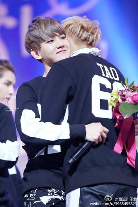 EXOFangirl0530's tweet photo. BaekTao 💜 #OT12 http://t.co/8CKCpg7Vft