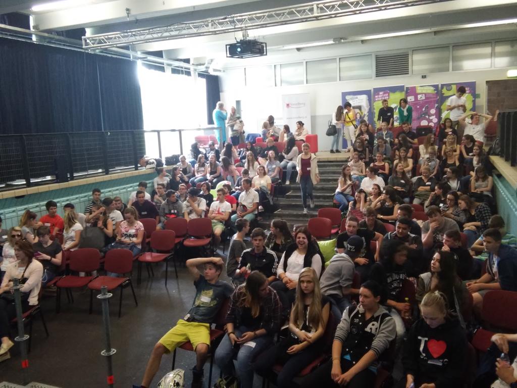 CAutengruber's tweet photo. In 10 Minuten geht es los bei #howdoyoudo in Feldkirch. Über 150 Jugendliche sind dabei! #Wirjetzthier http://t.co/PvlkyBZeL7