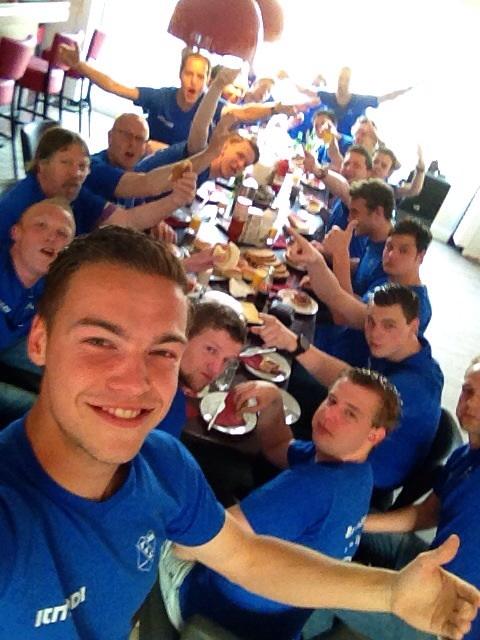 TVC289's tweet photo. Na het heerlijke ontbijt bij @soccerinside_nl zijn we nu bij @zaalmorshuis aangekomen! http://t.co/iqUx27a6mo