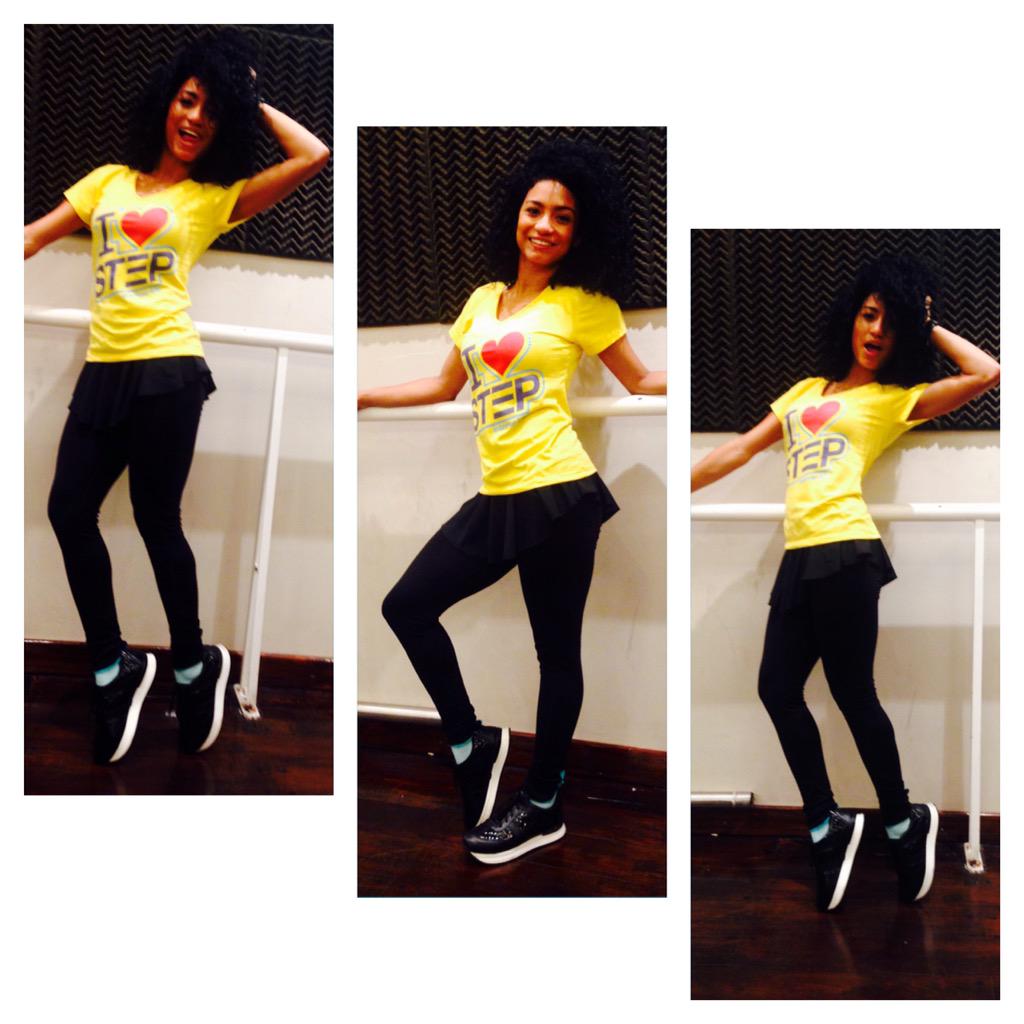 katepma's tweet photo. Anoche ensayando cuadro para Martín Bossi con @jessabouchain mi look @rubberchic @Ilifesportive @karamelhoOK http://t.co/UqKGZrgoi3