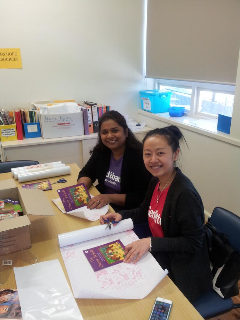 MinaGenBetter's tweet photo. Enjoyed helping the community #LocalPrimarySchool #BooksCovering #Specsavers #RelayForLife #Medibank #GenBetter http://t.co/oLTSJZqaSU