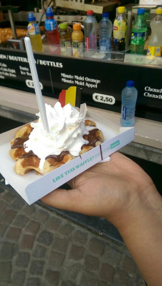Belgian waffles in Belgium? ✔ (at <a href="/ChezAlbertBe/">Chez Albert</a> in Brugge, Vlaams Gewest) swarmapp.com/c/2B7QsjAvosy