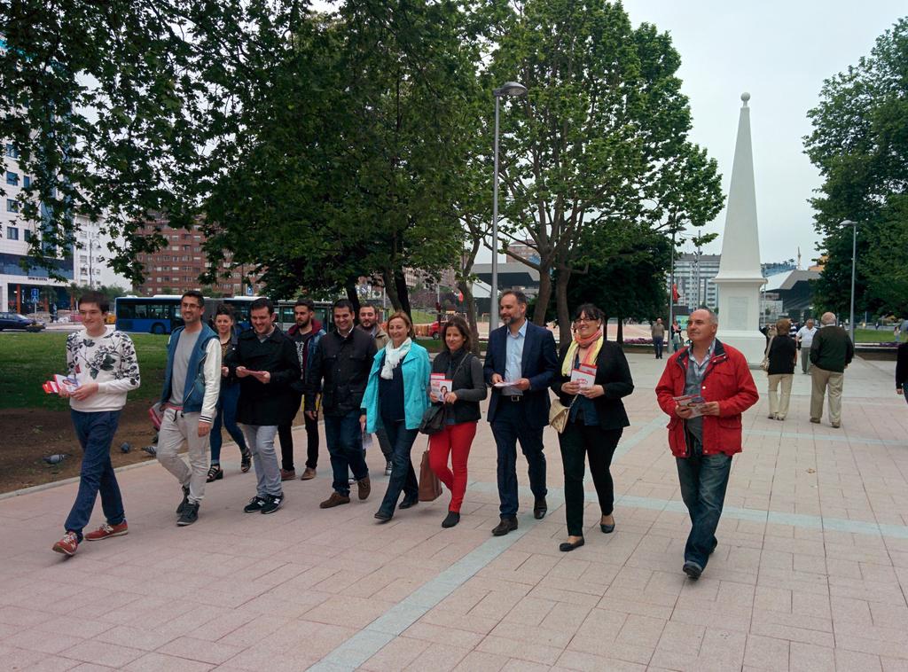 NinoTorreC's tweet photo. En Avilés @mariviaviles presenta un programa que se ocupa de la juventud, contando con @RaquelRuizLopez @AVCarballo http://t.co/EUAPnznrtZ