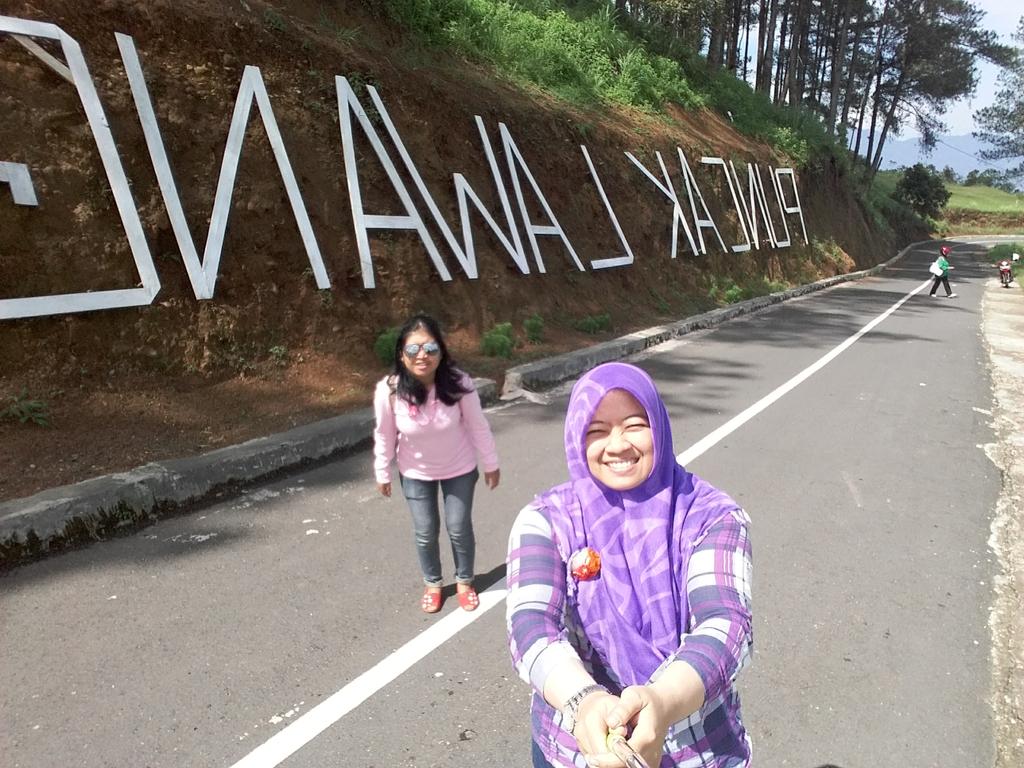 asri_jeni's tweet photo. Liburan #puncakLawang keren deh. http://t.co/awjMTyxrRj