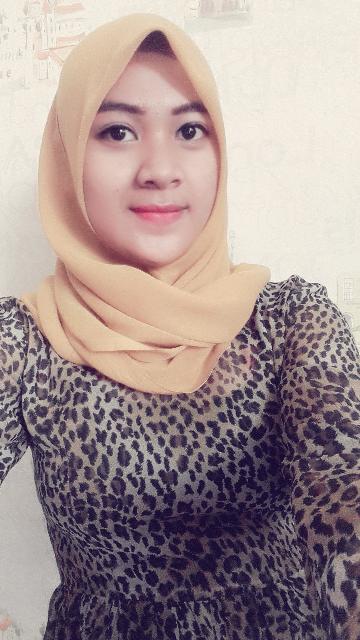 Hello_yunita's tweet photo. #hijabselfie #selfie #kurangkerjaan -_- http://t.co/GiZLPLUo4G
