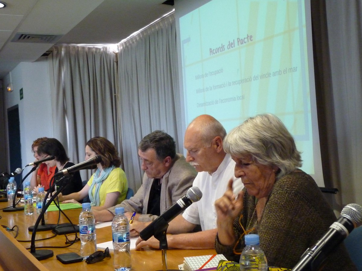 annalidi's tweet photo. Aquest matí hem presentat públicament el #PacteLocal de la #Barceloneta en el marc de #BarcelonetaProalaMar http://t.co/alDiEG8W2t