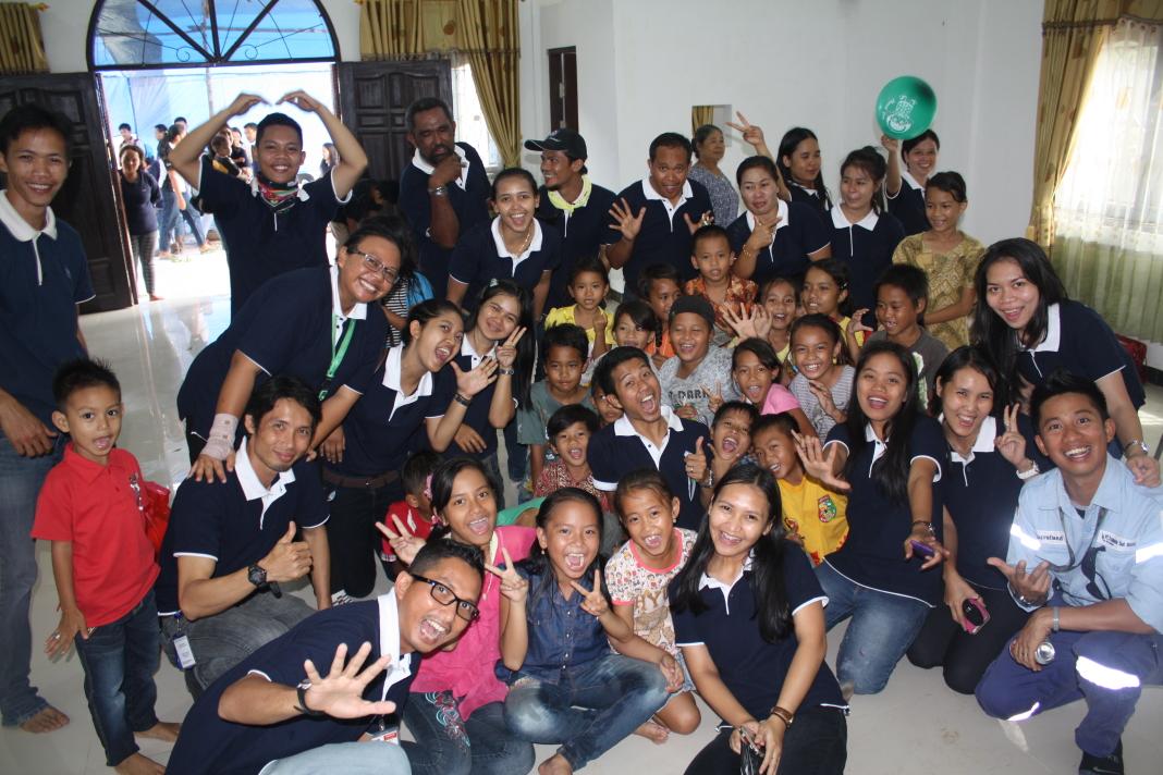 samuelroeband's tweet photo. With anak-anak orang :D http://t.co/NRc7PsAvYH