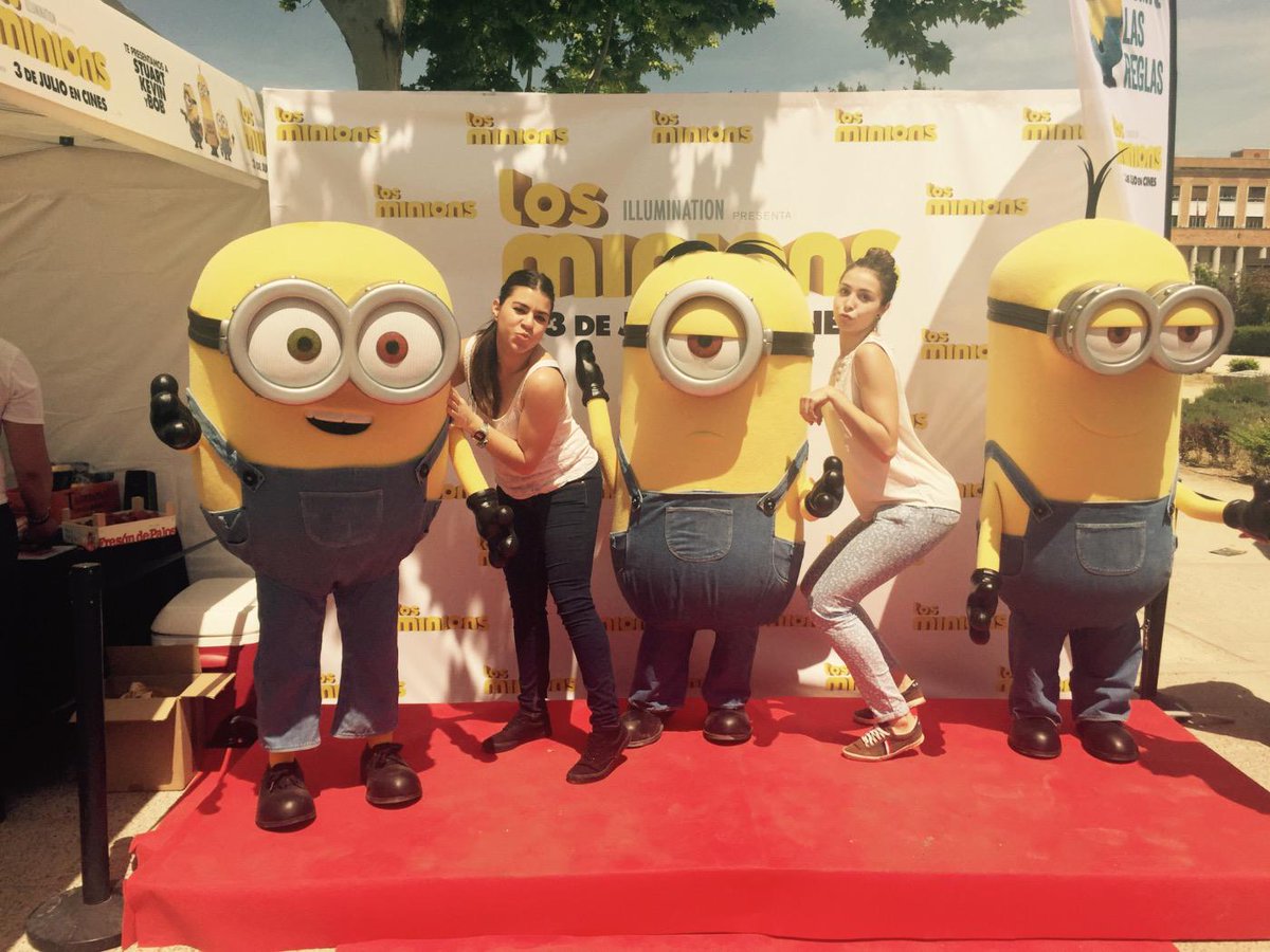 Letipixo's tweet photo. @LorenaChuches te has quedado sola en la moto 😂😂 Premierminions #LOSMINIONS http://t.co/kA4Hl4eTcC