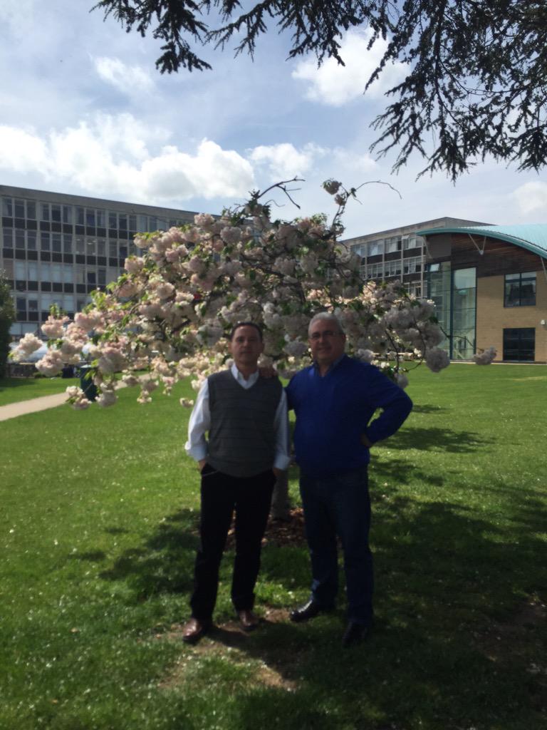 jmalex's tweet photo. Con vuestro profesor del curso que viene, en Colchester #CyACIESCartuja http://t.co/XhD7aAbQZc
