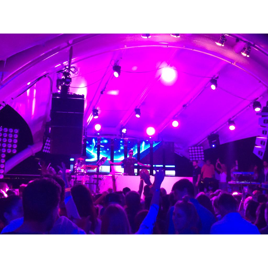 NicoleWon4's tweet photo. Too much fun!! Sunday Funday @robin_schulz @shimmybeach takeover @SoundOfLightSA #HuaweiZA http://t.co/UGJ3R6ZhZV