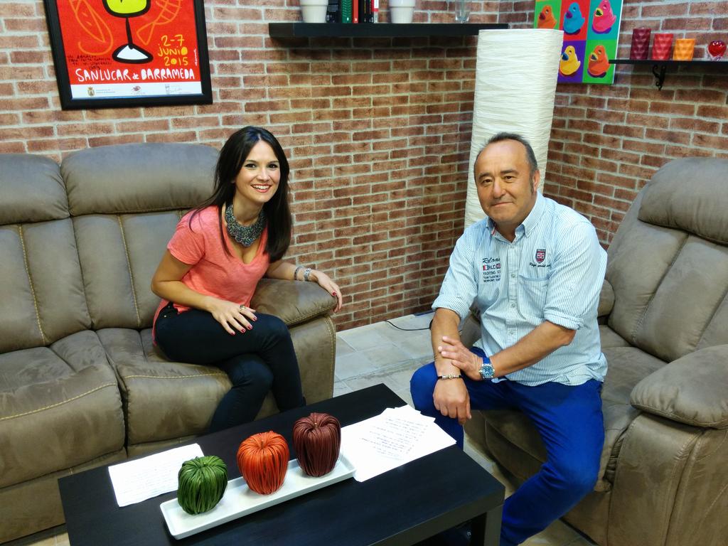cris_positivate's tweet photo. ¿Cómo ayuda la psicología a tener un peso saludable? Hoy en @Contigo_TV @cnoroestetv ¡buen ratito y muchas risas! http://t.co/NiHy1iEkN6