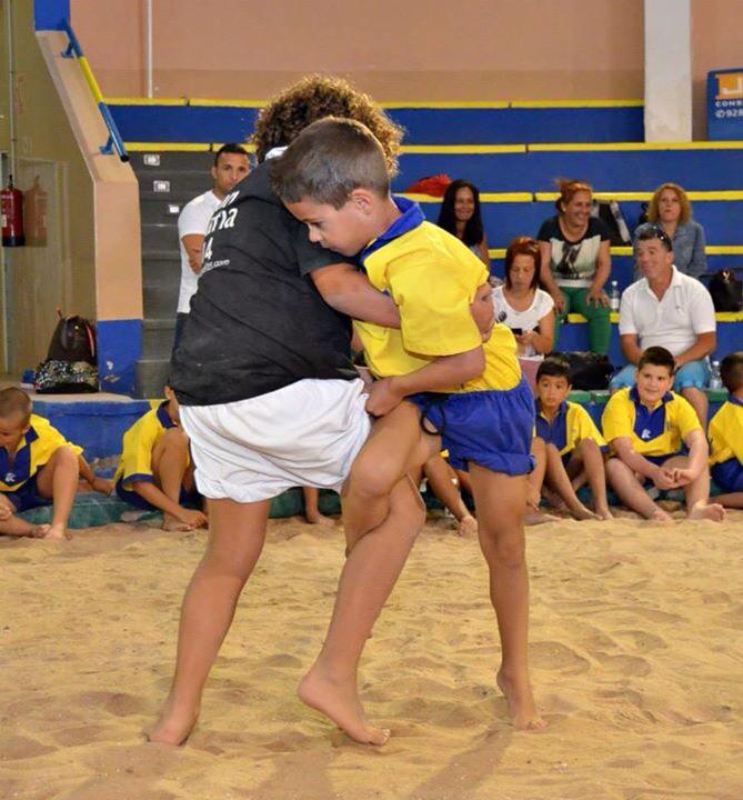 LUCHA_CANARIA's tweet photo. Encuentro de escuelas (Ingenio) http://t.co/XvWfcib45H