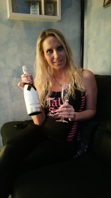 Watch Julia Pink's leaked NSFW photo on TwXstars