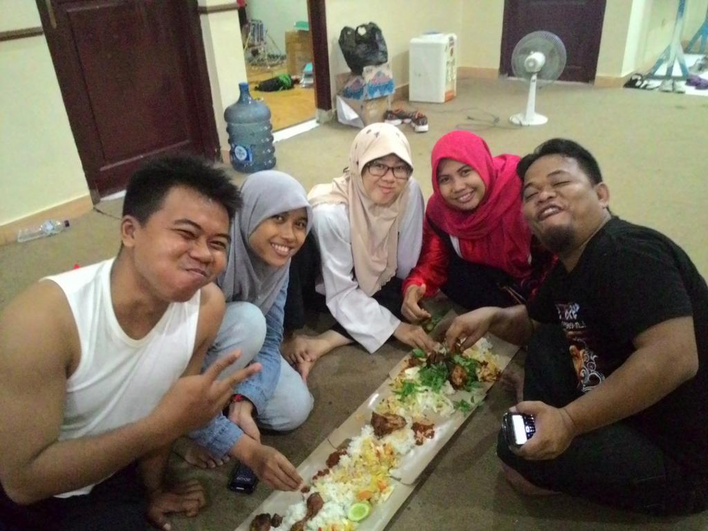 MP (Makan Photo) nikmatnya setelah beres2 ruangan