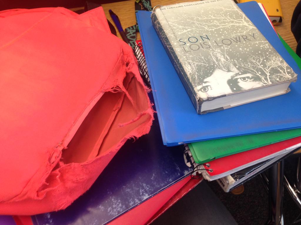 Soph_Lesueur's tweet photo. The day has finally come. π #RIPbackpack http://t.co/Z3uiVVsDjx